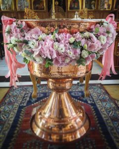 decor-pentru-cristelnita-cu-hortensie-roz