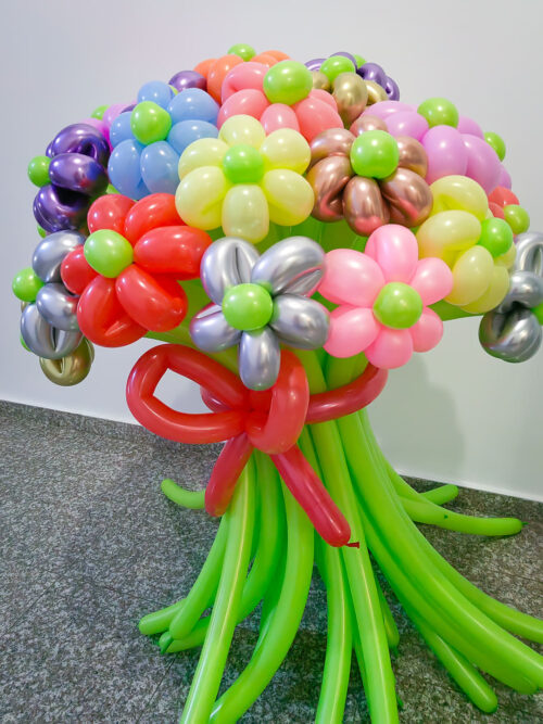 Buchet de flori din baloane modelate